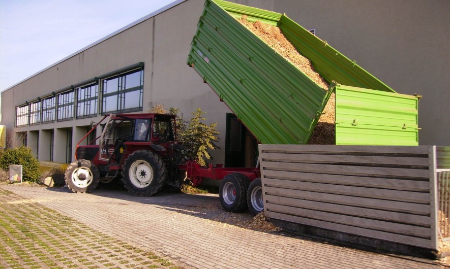 Ein Langzeitprojekt ist der Nahwärmeverbund Holz in Lengnau, der ständig erweitert wird, mit Anschlüssen von sowohl kommunalen als auch privaten Bauten.  Dies zu 100 % mit Holz aus dem eigenen Gemeindewald.