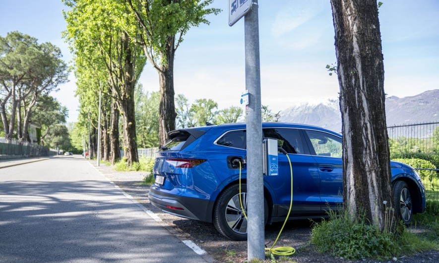 Ricarica elettrica tramite punti luce. © SES SA